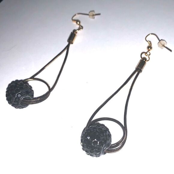 Long Dangling Black & Gold Earrings (T1) - Picture 4 of 6